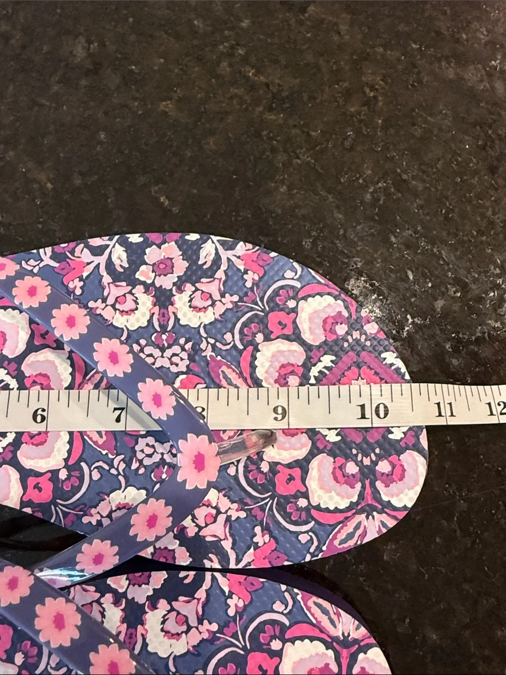 Vera Bradley Magenta Medallion Print Flip Flops-NEW- Size Large (women’s 9-10)